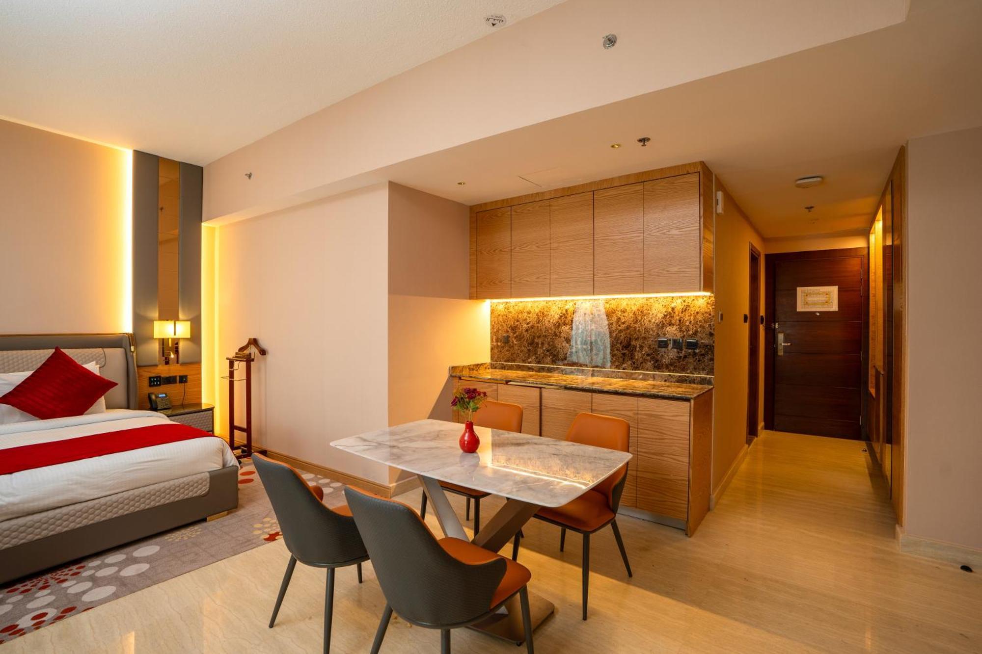 La Zona Continental Hotel 4*
