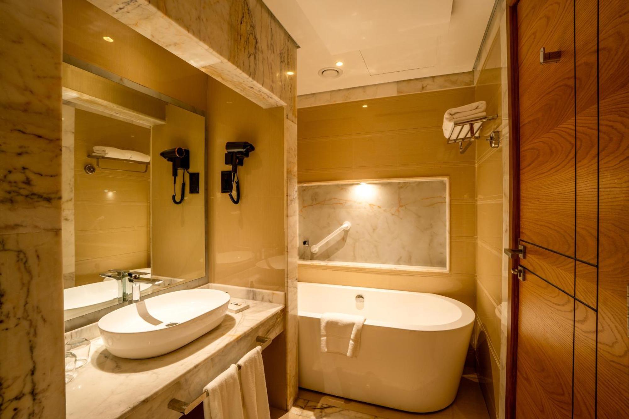 La Zona Continental 4*
